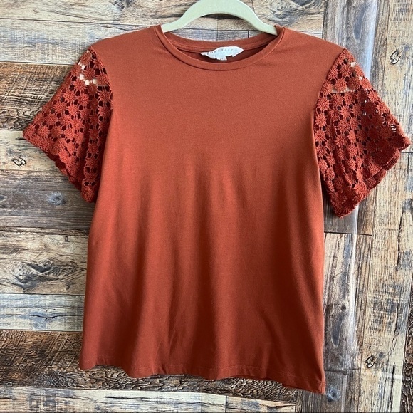 𝅺DOWNEAST bohemian crocheted shirt top XSmall rust Orange short sleeves NEW - Picture 3 of 5